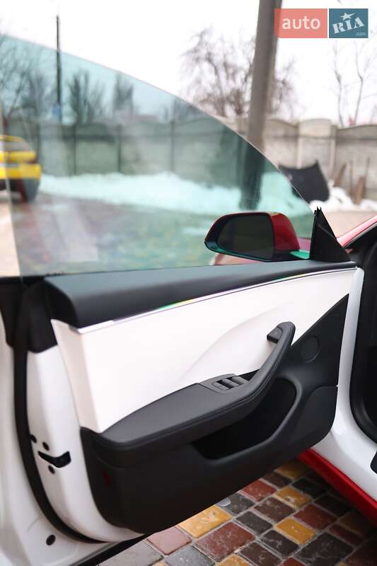 Седан Tesla Model 3 2024 в Днепре