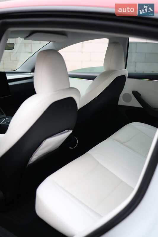 Седан Tesla Model 3 2024 в Днепре