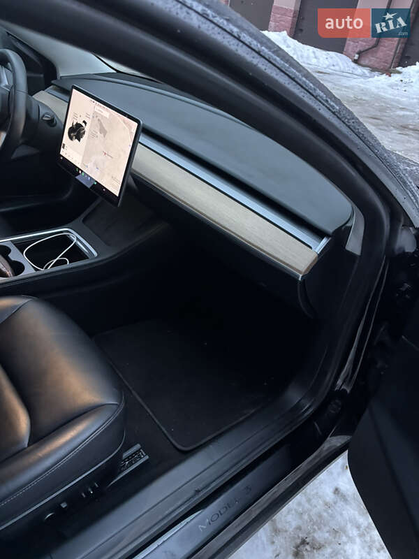 Седан Tesla Model 3 2021 в Ивано-Франковске