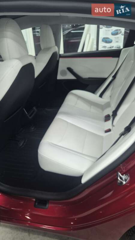 Седан Tesla Model 3 2024 в Києві