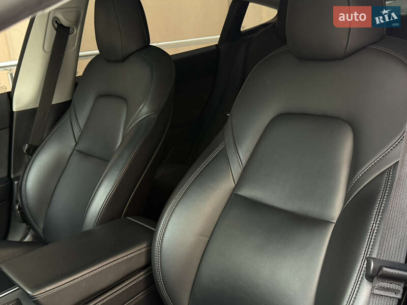 Седан Tesla Model 3 2021 в Одессе