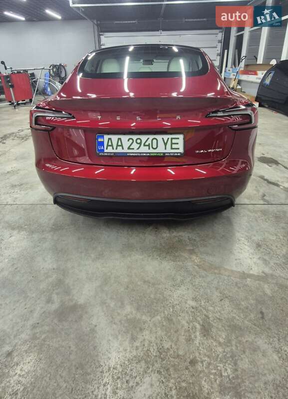 Седан Tesla Model 3 2024 в Києві
