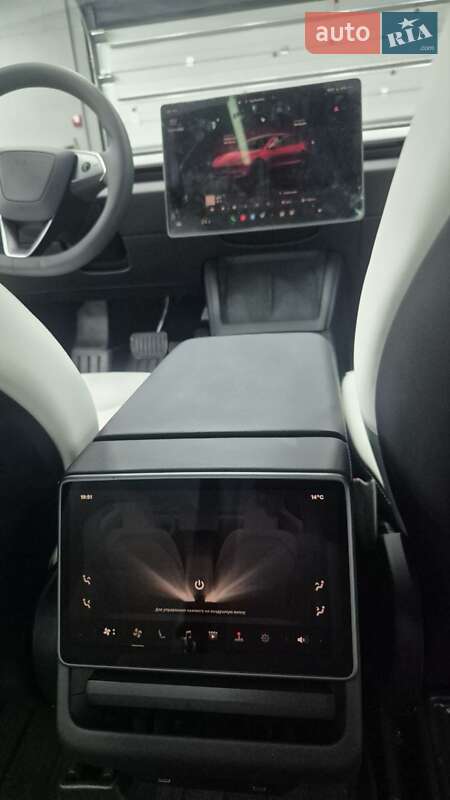 Седан Tesla Model 3 2024 в Києві