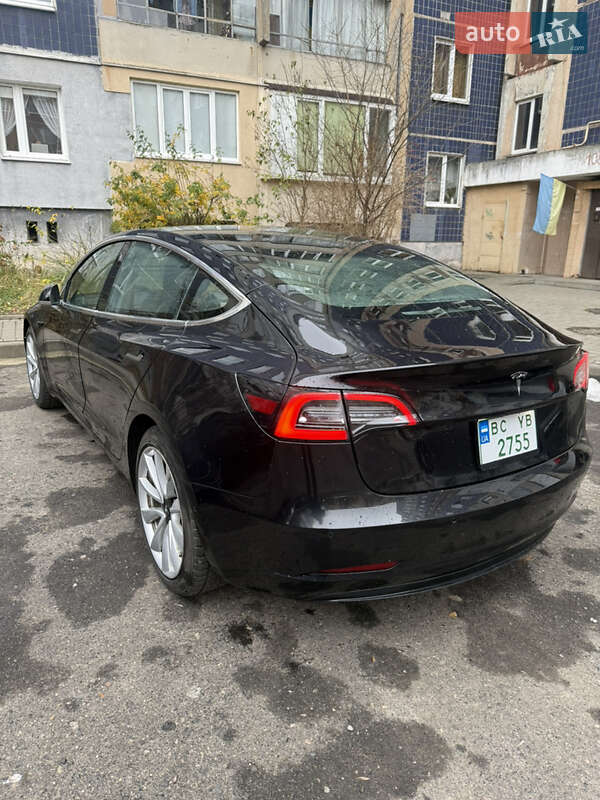 Седан Tesla Model 3 2018 в Львові