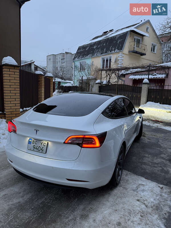 Седан Tesla Model 3 2021 в Львове