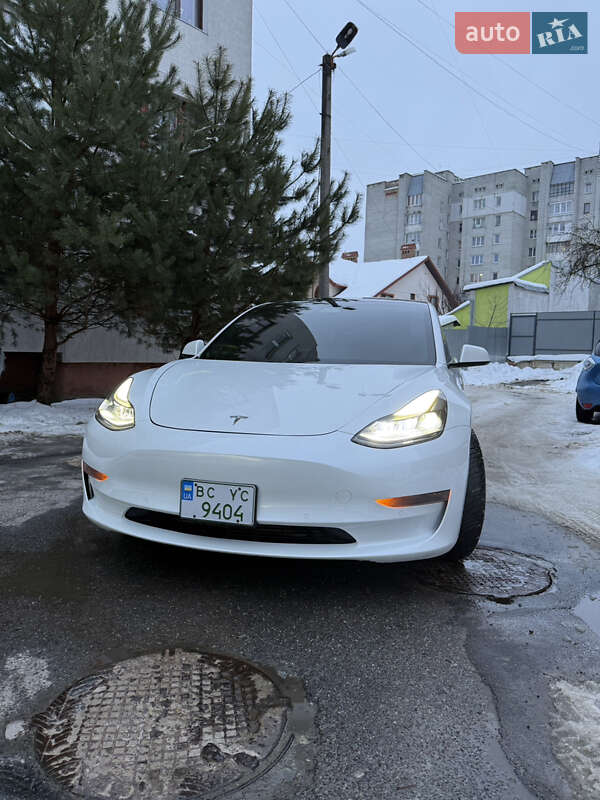 Седан Tesla Model 3 2021 в Львове