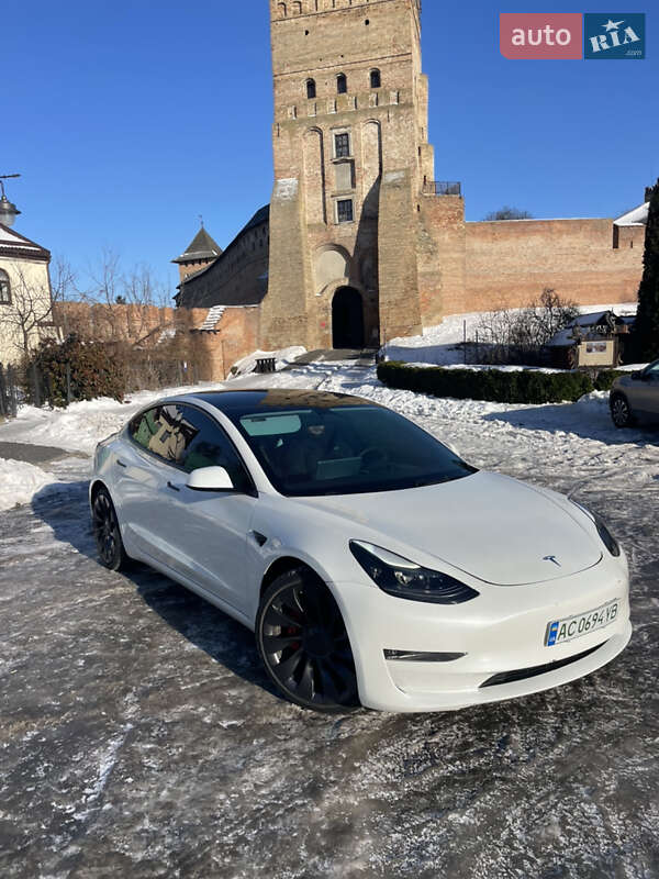 Седан Tesla Model 3 2023 в Луцке