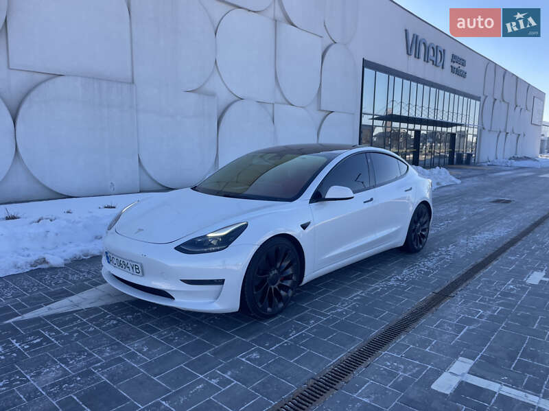 Седан Tesla Model 3 2023 в Луцке
