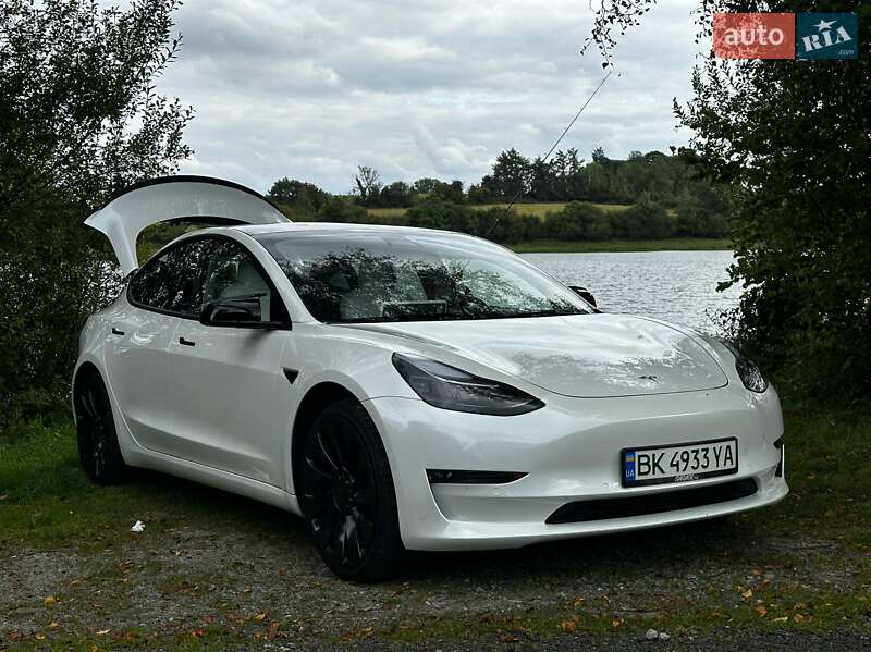 Tesla Model 3 2022