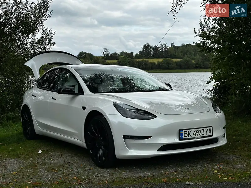 Tesla Model 3 2022