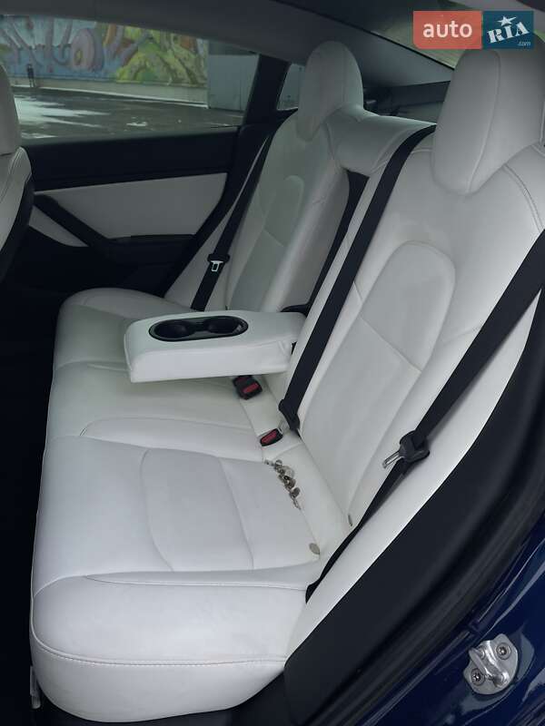 Седан Tesla Model 3 2019 в Одесі