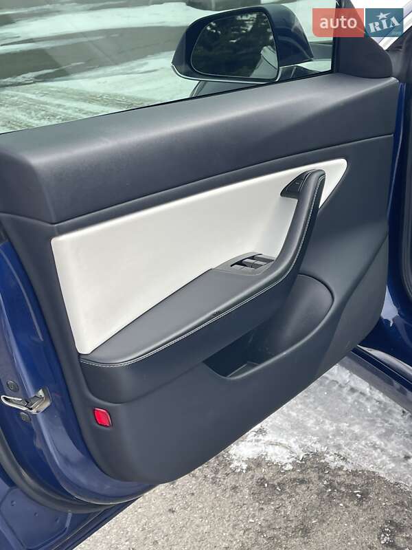 Седан Tesla Model 3 2019 в Одесі