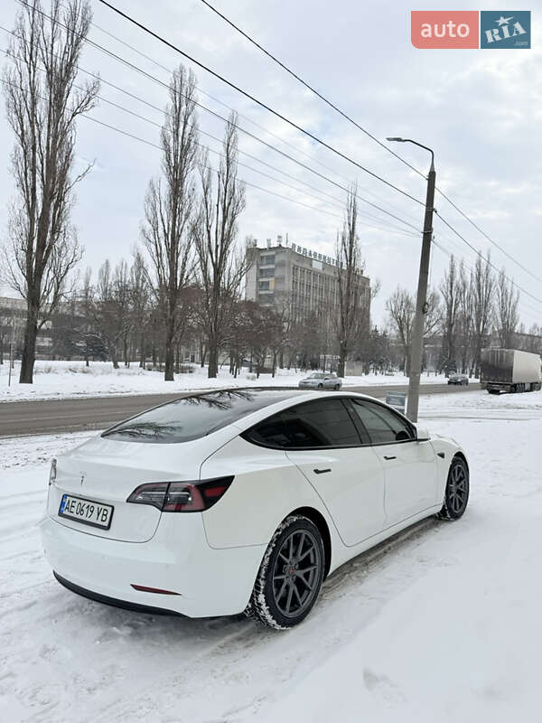 Седан Tesla Model 3 2021 в Днепре