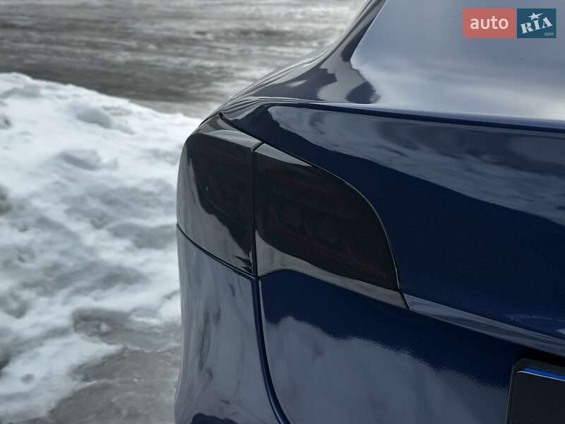 Седан Tesla Model 3 2018 в Львове