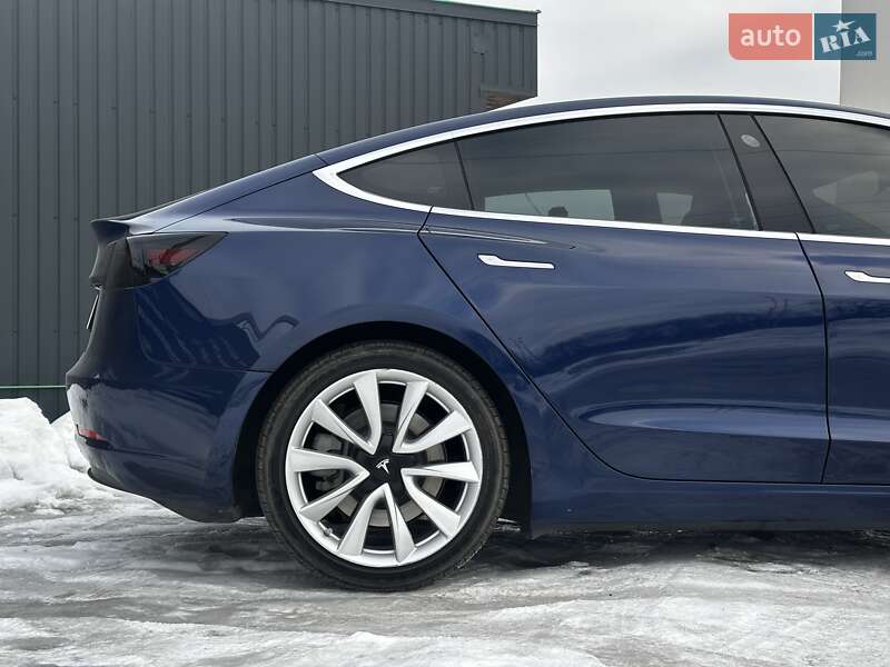 Седан Tesla Model 3 2018 в Львове