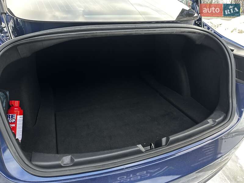 Седан Tesla Model 3 2018 в Львове