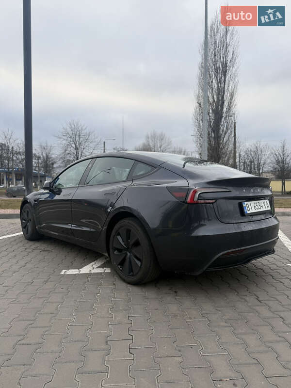 Седан Tesla Model 3 2024 в Кременчуці