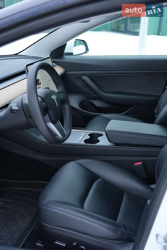 Седан Tesla Model 3 2020 в Києві