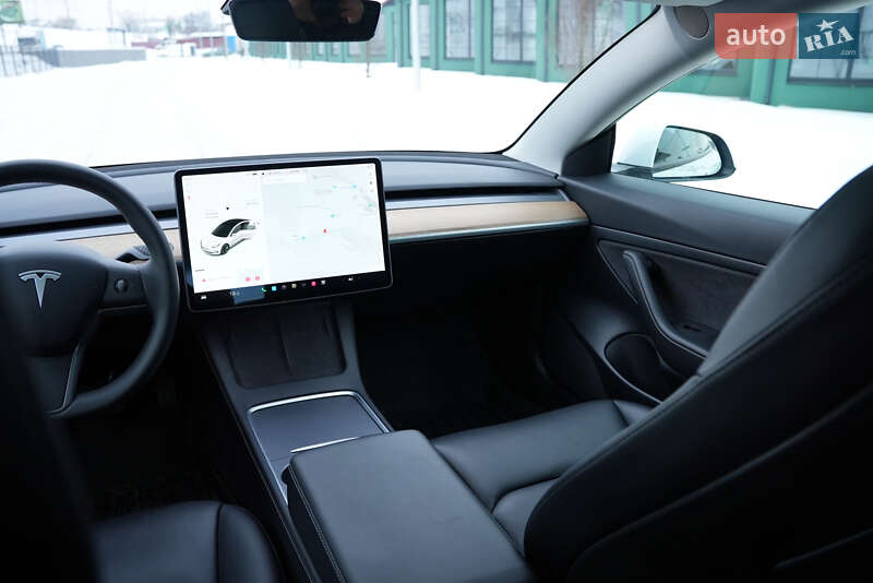 Седан Tesla Model 3 2020 в Києві