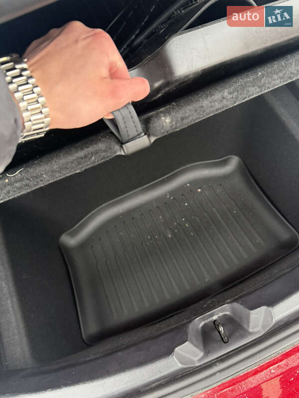 Седан Tesla Model 3 2022 в Тернополі