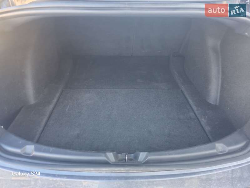 Седан Tesla Model 3 2022 в Львове