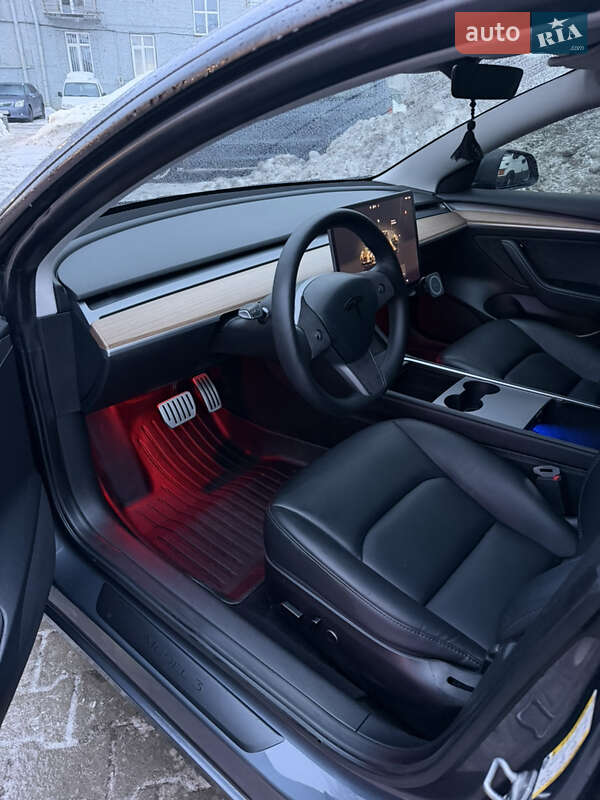 Седан Tesla Model 3 2023 в Львове
