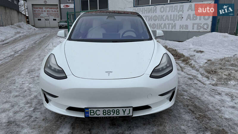 Седан Tesla Model 3 2018 в Шептицькому