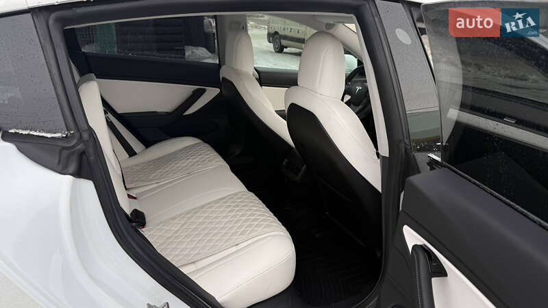 Седан Tesla Model 3 2018 в Шептицькому