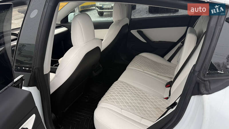 Седан Tesla Model 3 2018 в Шептицькому