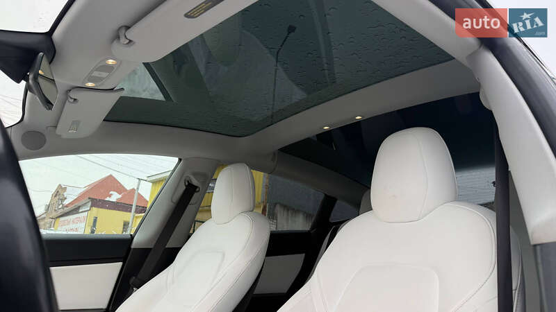 Седан Tesla Model 3 2018 в Шептицькому