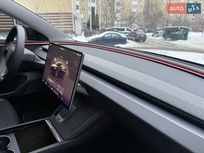 Седан Tesla Model 3 2024 в Києві