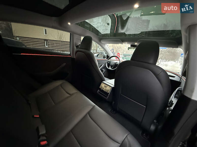 Седан Tesla Model 3 2024 в Києві