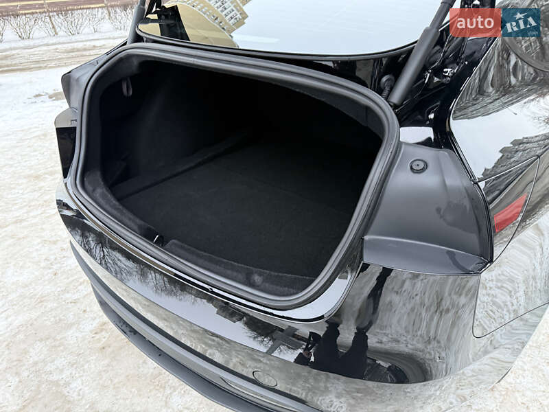 Седан Tesla Model 3 2024 в Києві