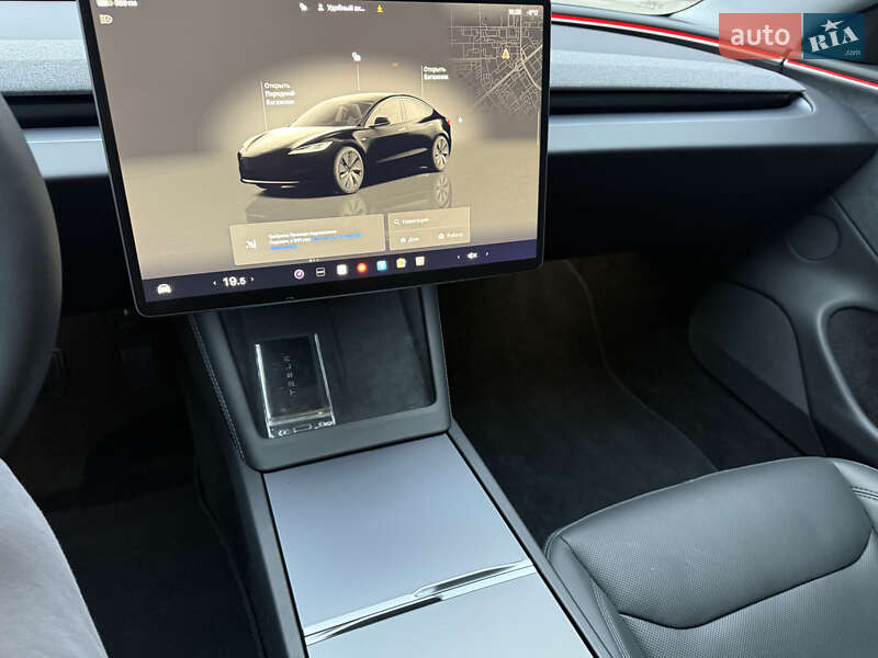 Седан Tesla Model 3 2024 в Києві
