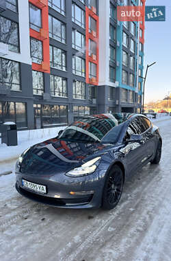 Седан Tesla Model 3 2022 в Чернигове