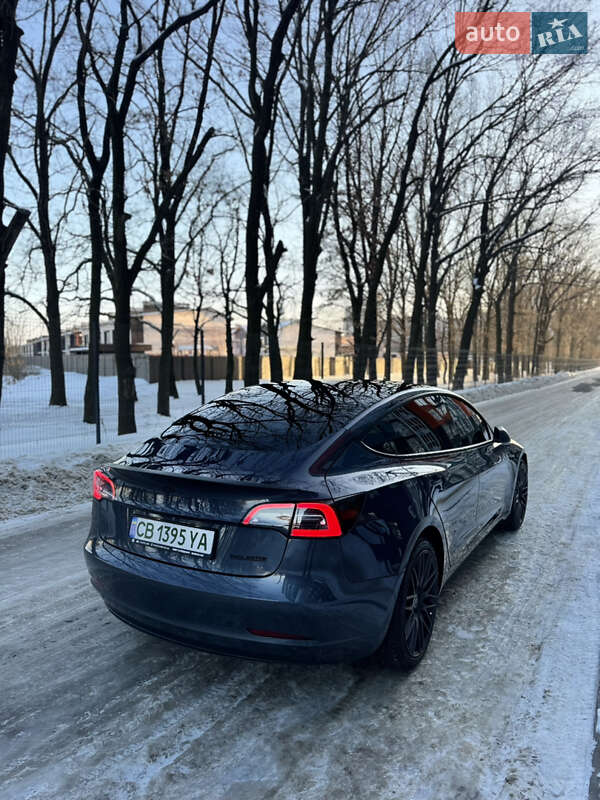 Седан Tesla Model 3 2022 в Чернігові