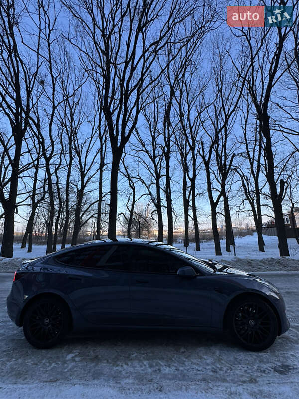 Седан Tesla Model 3 2022 в Чернігові