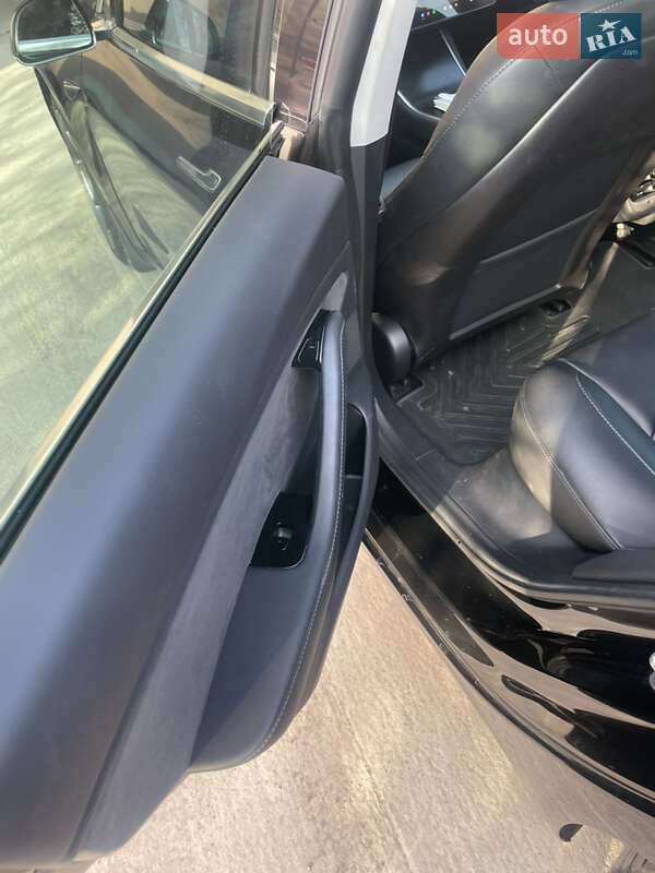 Седан Tesla Model 3 2019 в Запоріжжі