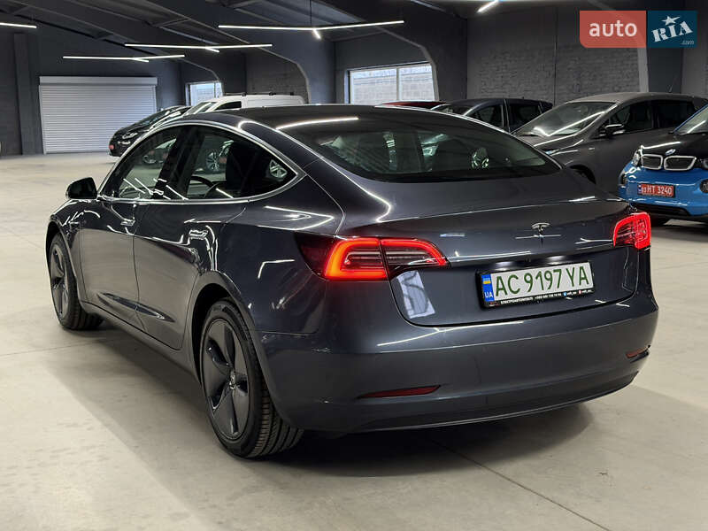 Седан Tesla Model 3 2019 в Володимирі