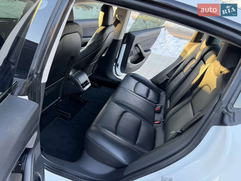 Седан Tesla Model 3 2019 в Ровно