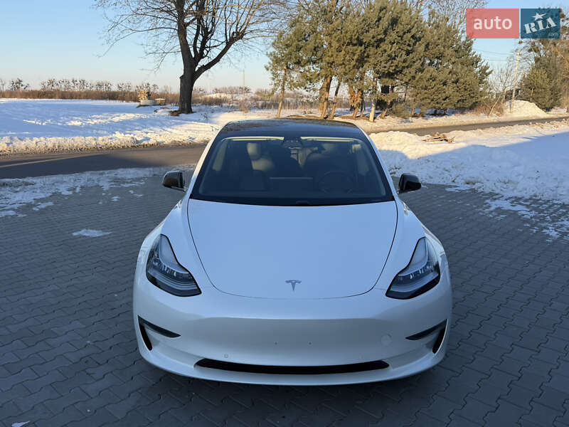 Седан Tesla Model 3 2019 в Ровно