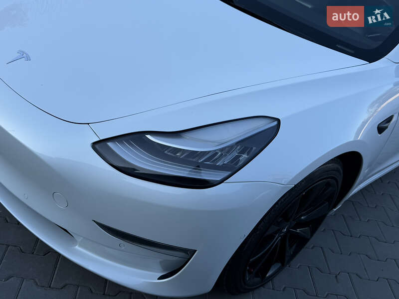 Седан Tesla Model 3 2019 в Ровно