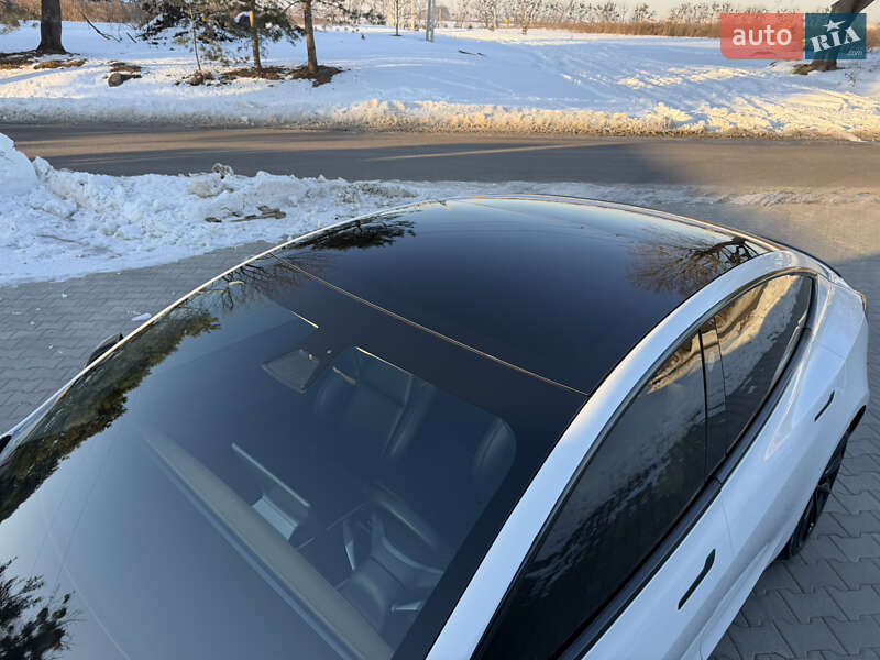 Седан Tesla Model 3 2019 в Ровно