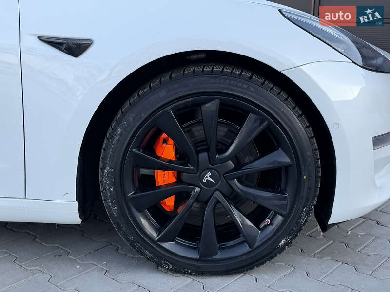 Седан Tesla Model 3 2019 в Ровно