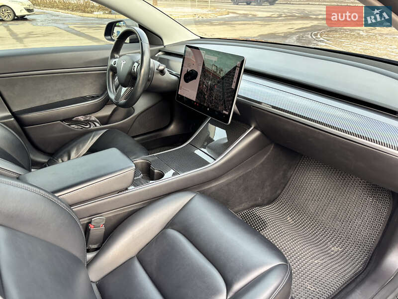 Седан Tesla Model 3 2018 в Кривому Розі