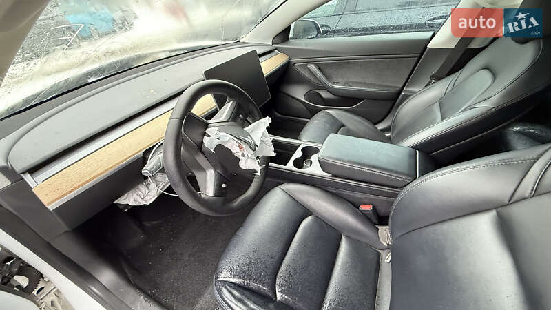 Седан Tesla Model 3 2021 в Львові