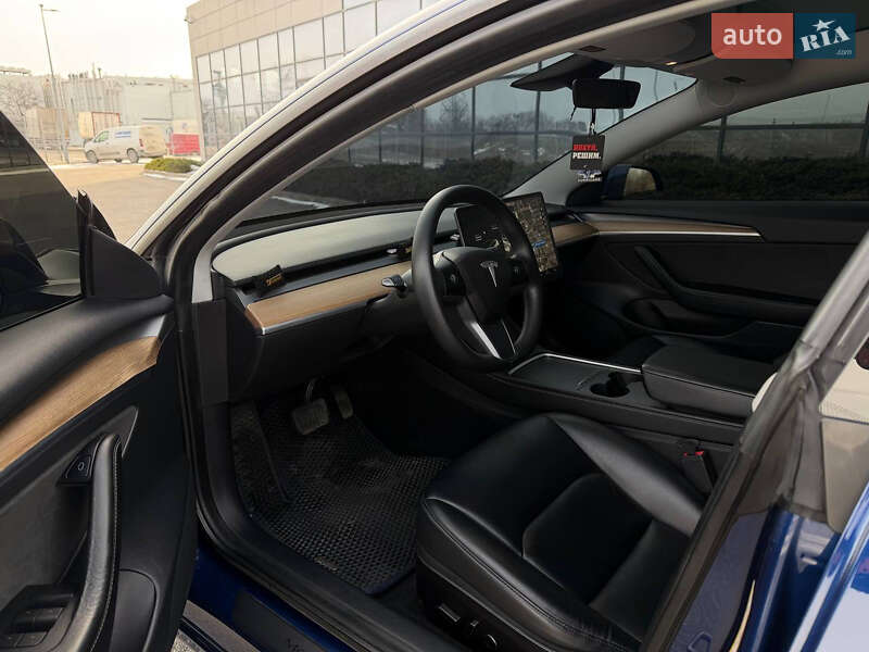 Седан Tesla Model 3 2021 в Дніпрі