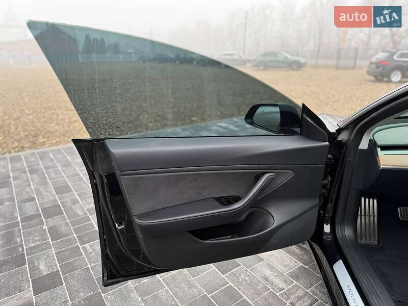 Седан Tesla Model 3 2018 в Коломиї