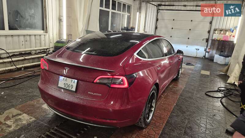 Седан Tesla Model 3 2018 в Києві