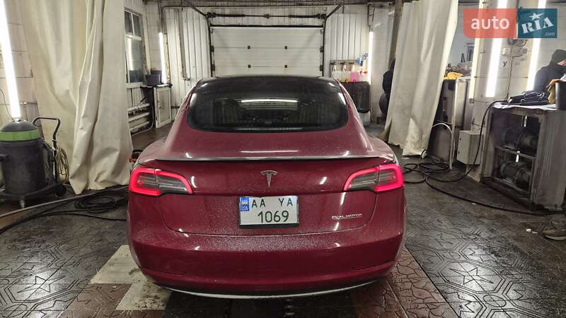 Седан Tesla Model 3 2018 в Києві